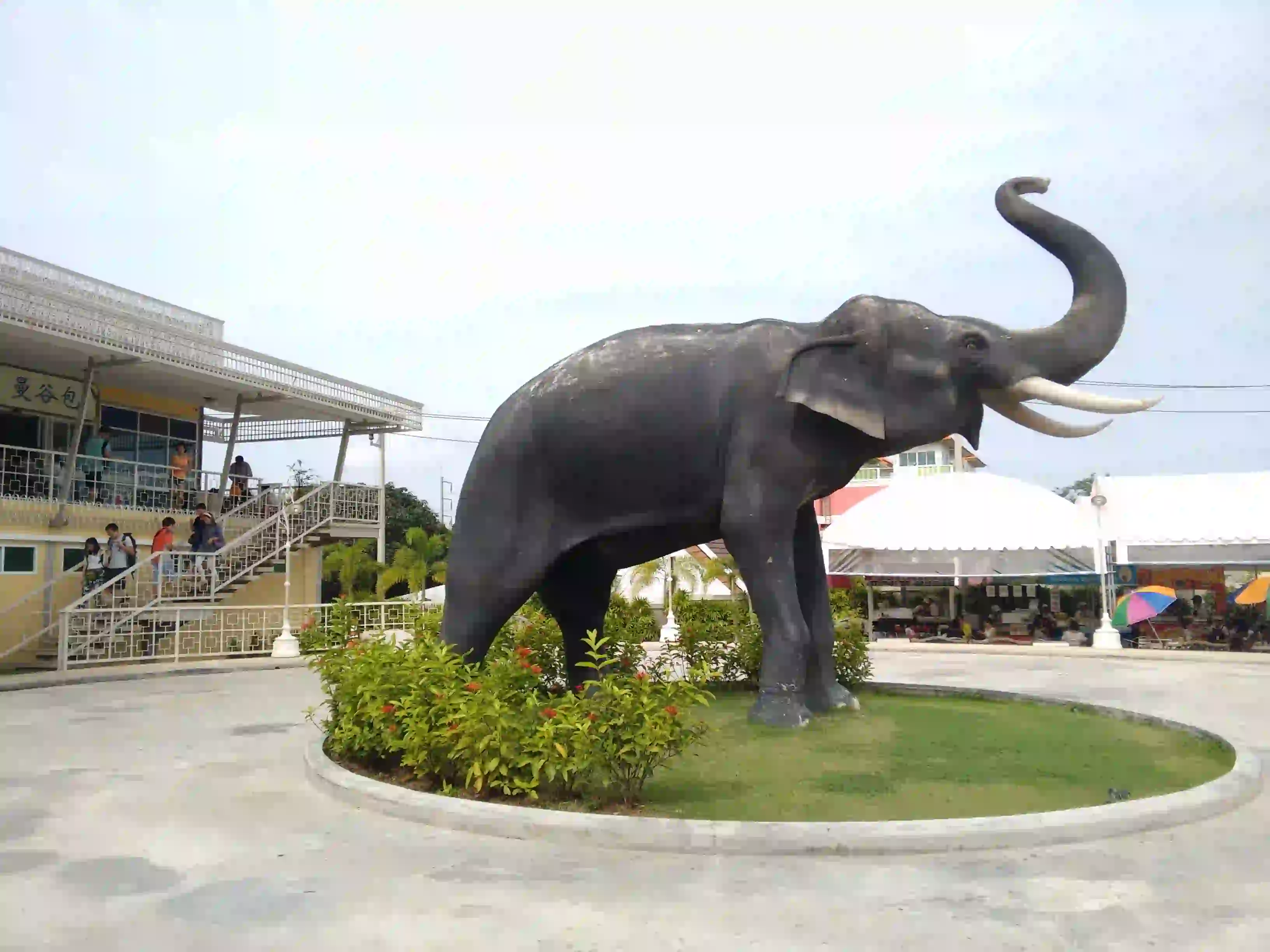 大象雕塑